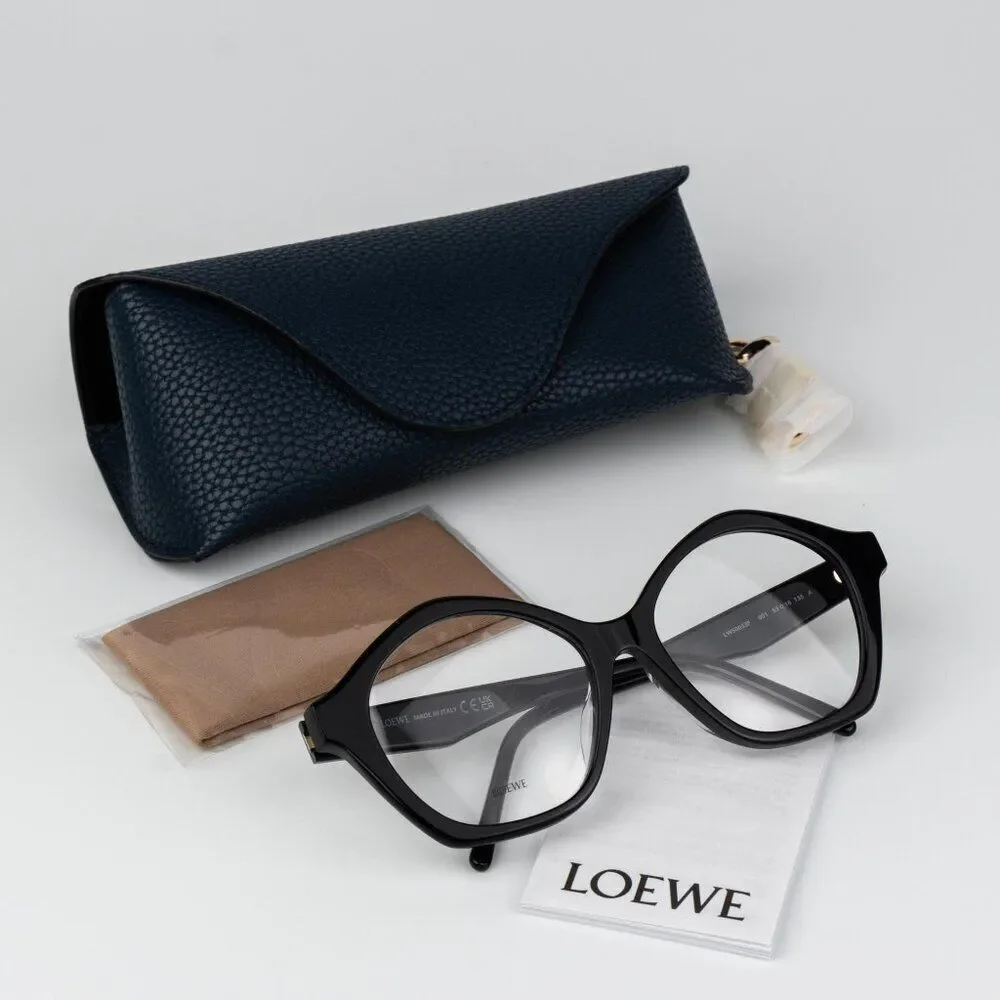 Loewe curvy women